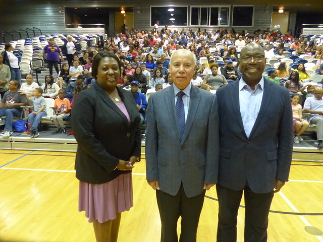Kenneth Hill (right) founded ChiS&E in 2009. He is pictured with Chicago Public School execs.