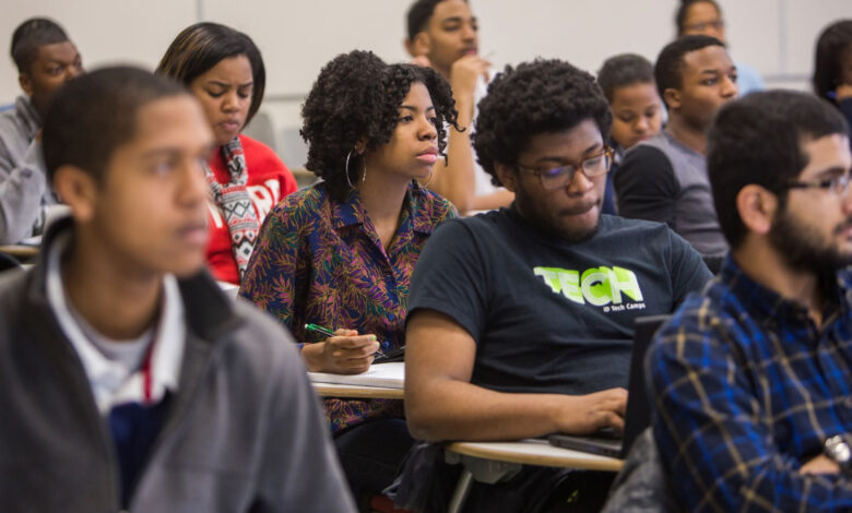 Students listen to a computer science lecture in the Systems and Computer Science Department at Howard University in Washington, D.C. on February 3, 2014.
