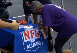 Local NFL Alumni join national campaign encouraging COVID-19 vaccination