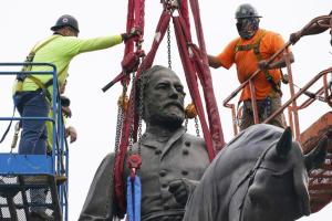 Richmond demolishes Robert E. Lee statue