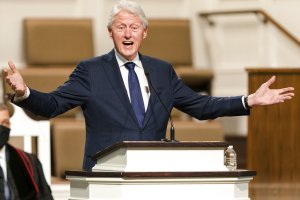 Bill Clinton recovering from urological infection, aide says