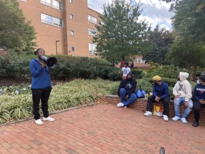 HU students continue protests, President discusses amendments