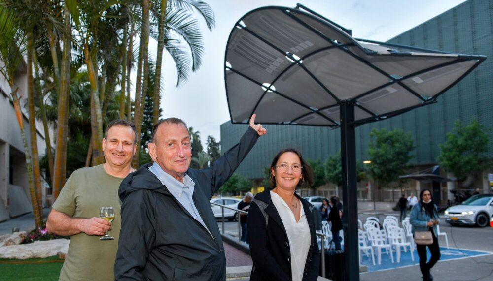 Tel Aviv-Yafo Mayor Ron Huldai, center, flanked by LumiWeave CEO and cofounder Tal Parnes and LumiWeave inventor Anai Green at the installation of LumiWeave in Atidim Park. (Tel Aviv Global & Tourism)