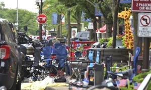 6 dead, 30 wounded in  shooting at Chicago-area July 4 parade