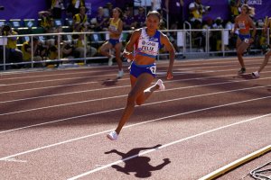 Felix comes out of retirement, helps 4×400 relay into final