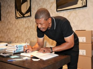 Basketball icon Muggsy Bogues returns home for a book signing