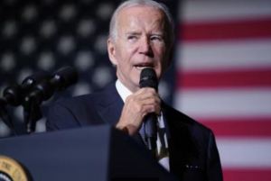 Court temporarily blocks Biden’s student loan forgiveness plan