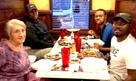 ALABAMA MEN INVITEWIDOWED WOMAN TOEAT WITH THEM, SPARKVIRAL MESSAGE ABOUTKINDNESS