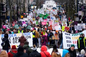 Women’s marches draw thousands on 50th anniversary of Roe