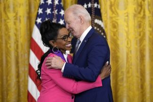 Gladys Knight among 22 honored by Biden