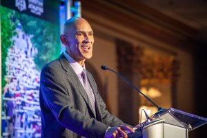 Tony Dungy delivers keynote address for Baltimore City Fellowship of Christian Athletes Fundraiser