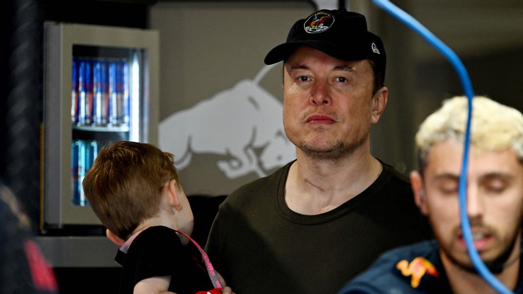 SpaceX CEO Elon Musk arrives at the Red Bull Racing's garage before the third practice and qualifying sessions for the 2023 Miami Formula One Grand Prix at the Miami International Autodrome in Miami Gardens, Florida, on May 6, 2023. (CHANDAN KHANNA/GETTY IMAGES)