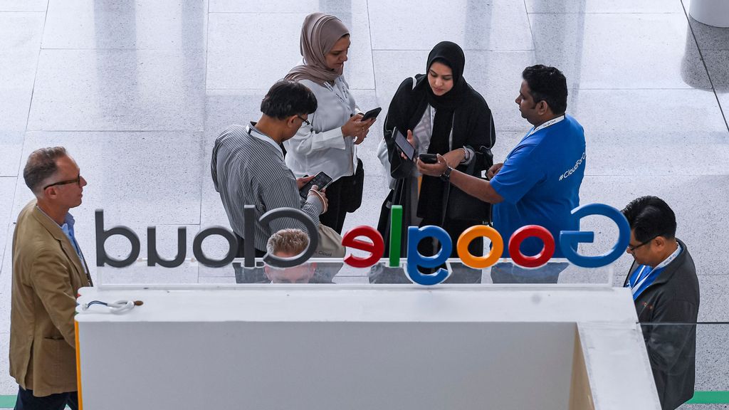 strongPeople arriving at the launching event of Google Cloud region in Doha at Qatar National Convention Centre in Doha, Qatar, 22 May 2023. With the addition of Google Cloud as a validator on the Celo network, the security of the latter is expected to improve. In validating the Celo platform, Google Cloud has now joined a varied collection of validators, which also includes impactMarket and Deutsche Telekom. NOUSHAD THEKKAYI/NUR PHOTO/GETTY IMAGES/strong