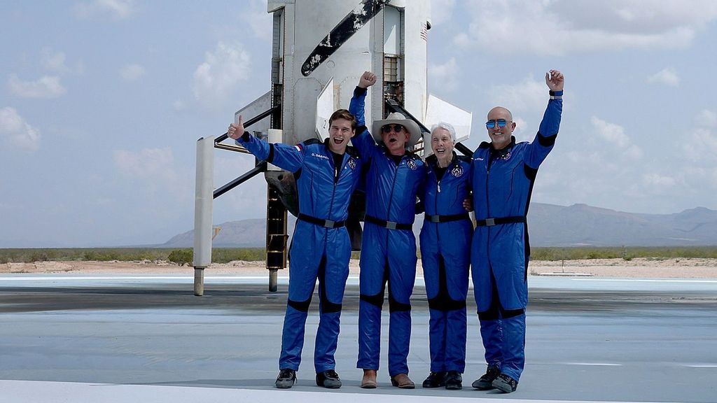 strongIN FILE - Blue Origin’s New Shepard crew (L-R) Oliver Daemen, Jeff Bezos, Wally Funk, and Mark Bezos pose for a picture after flying into space in the Blue Origin New Shepard in Van Horn, Texas, on July 20, 2021. Compared to Tesla CEO Elon Musk's SpaceX, Amazon founder Jeff Bezos' Blue Origin is developing much more slowly, and the former has not yet reached the milestone of orbit, according to an article published earlier this week by The Wall Street Journal. JOE RAEDLE/GETTY IMAGES/strong