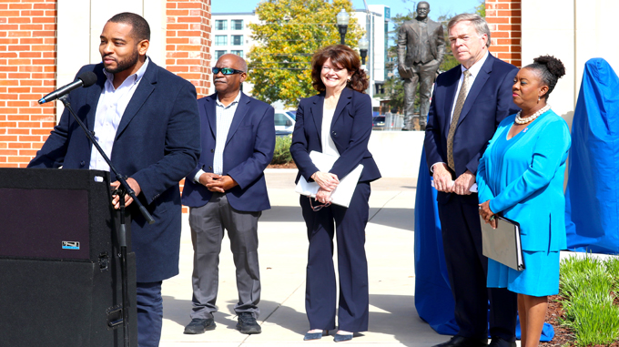 STATUES REVEALED AT WILLIAM HOOPER STATUES REVEALED COUNCILL HIGH SCHOOL MEMORIAL PARK