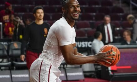 Bronny James warms up before USC game for first time this season after heart issue