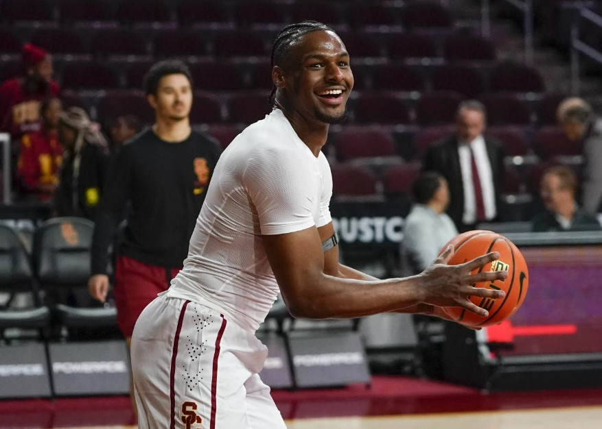 Bronny James warms up before USC game for first time this season after heart issue