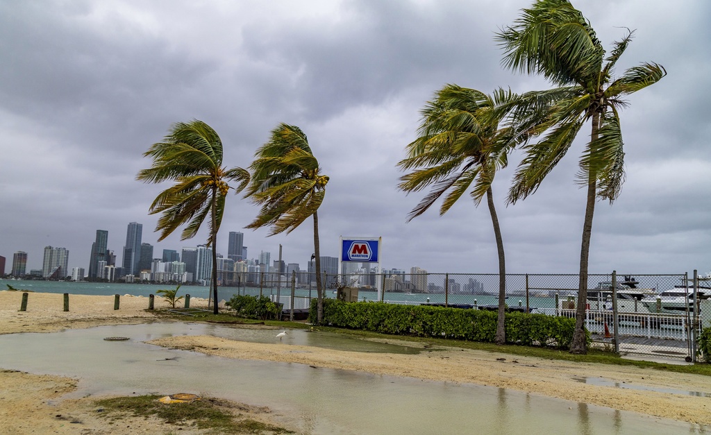 Storm drenches Florida and South Carolina while heading up East Coast