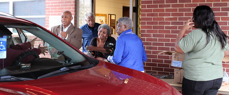 LAKESIDE UNITED METHODIST HOSTED PRE-THANKSGIVING DRIVE THRU GIVEAWAY