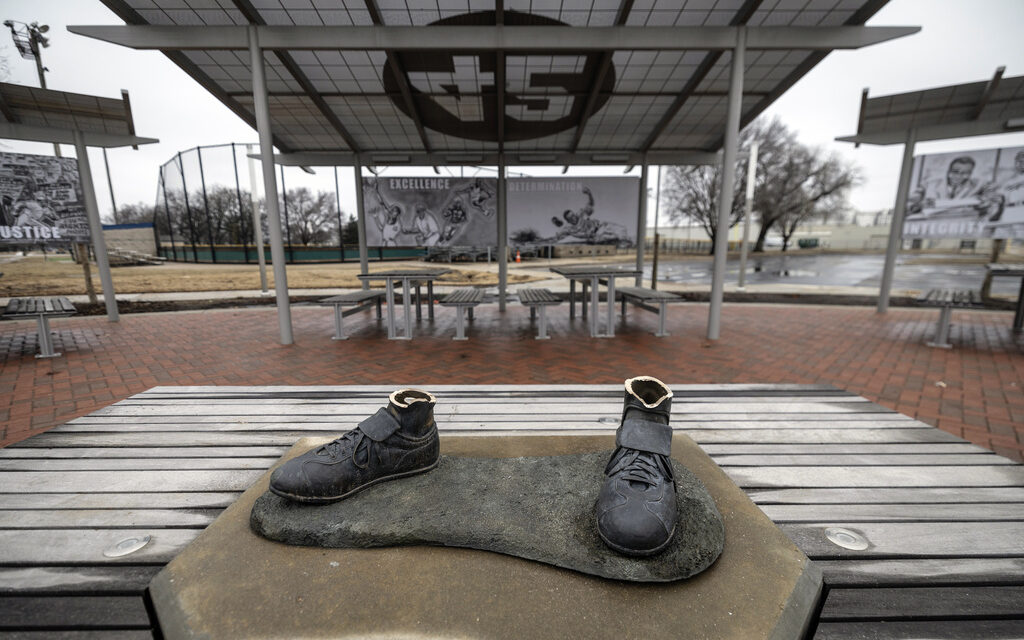 Jackie Robinson statue stolen from a Kansas park