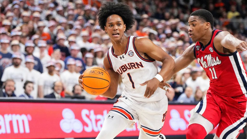 Aden Holloway transfers from Auburn to Alabama, will join Nate Oats and Tide