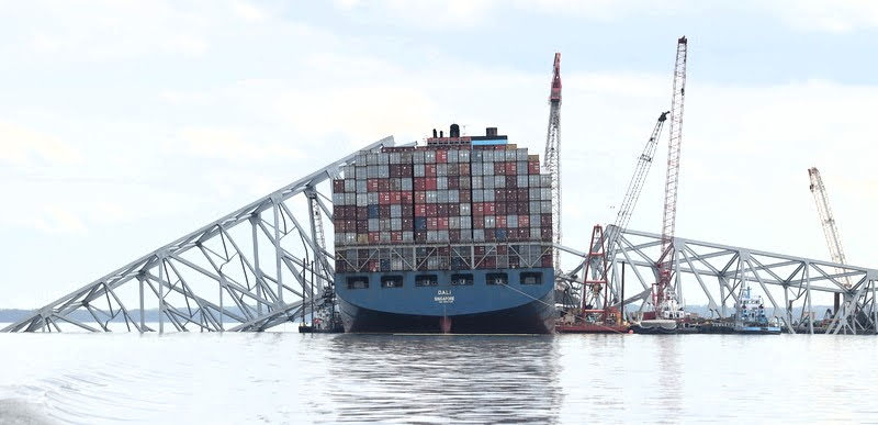 Salvage teams prepare to remove Key Bridge wreckage from Dali