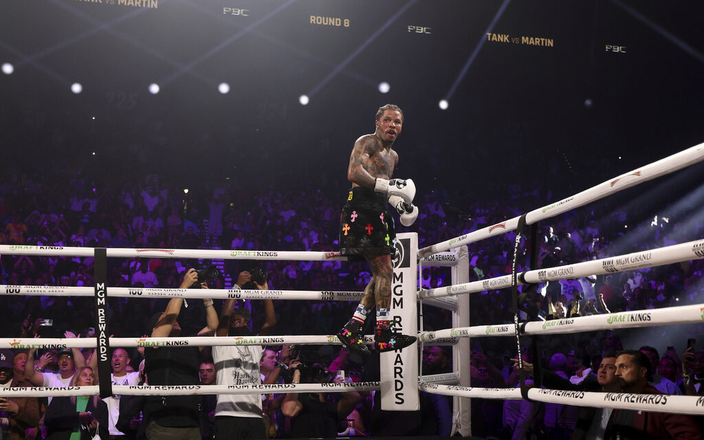 ‘Tank’ Davis knocks out Martin in the 8th round to keep WBA lightweight title