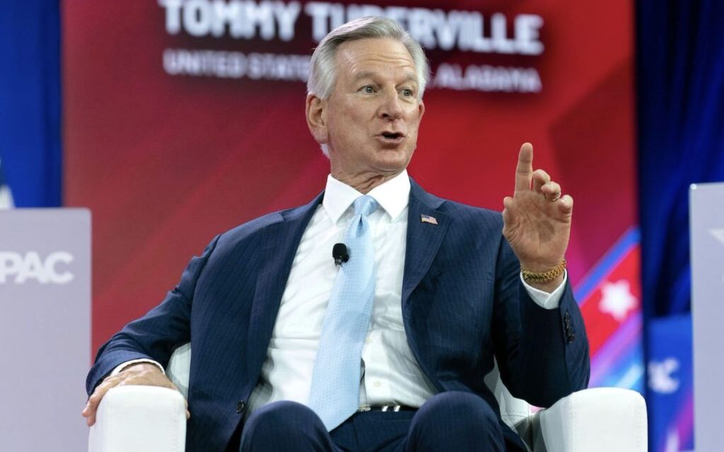 Sen. Tuberville Labels Zelenskyy a “Dictator,” Downplays Putin’s Actions in Ukraine