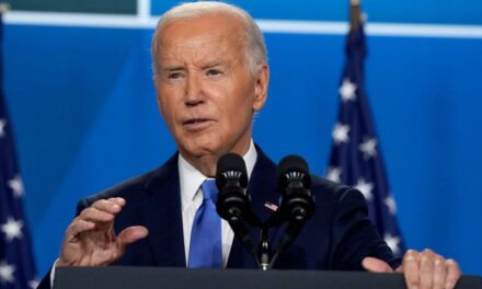 Democratic lawmakers back President Biden after press conference