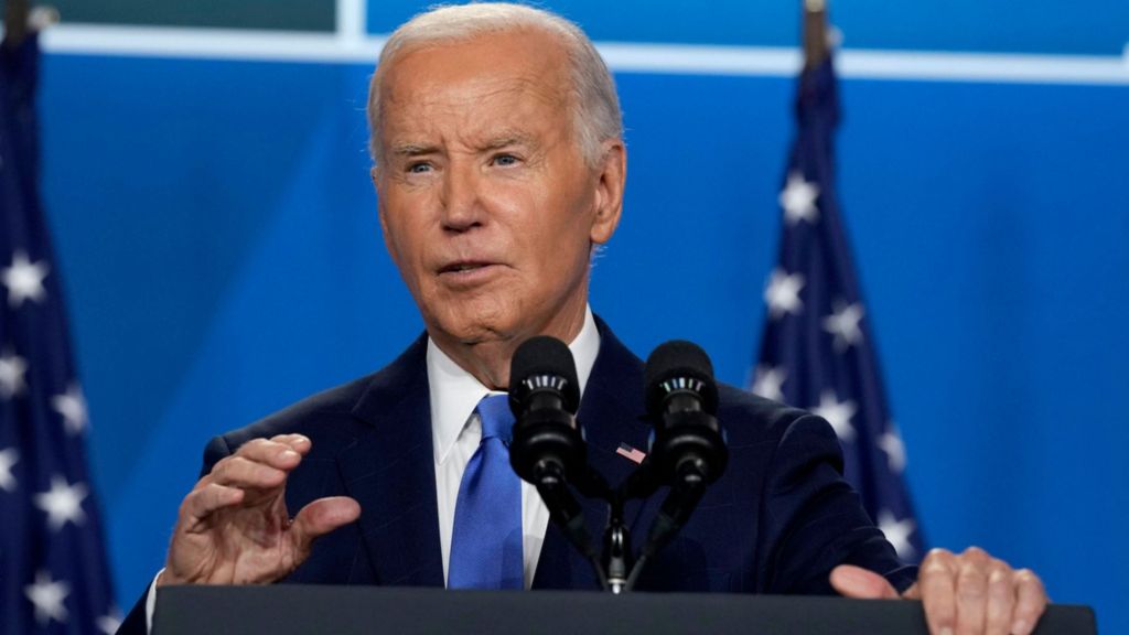 Democratic lawmakers back President Biden after press conference