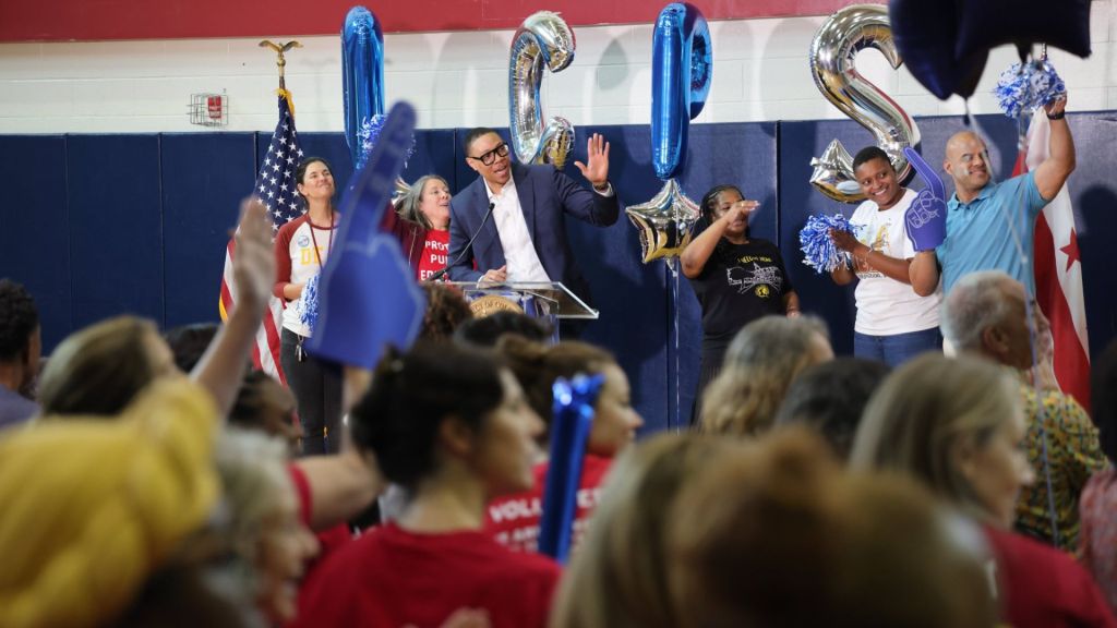 Mayor Bowser hosts back-to-school pep rally for D.C. educators 