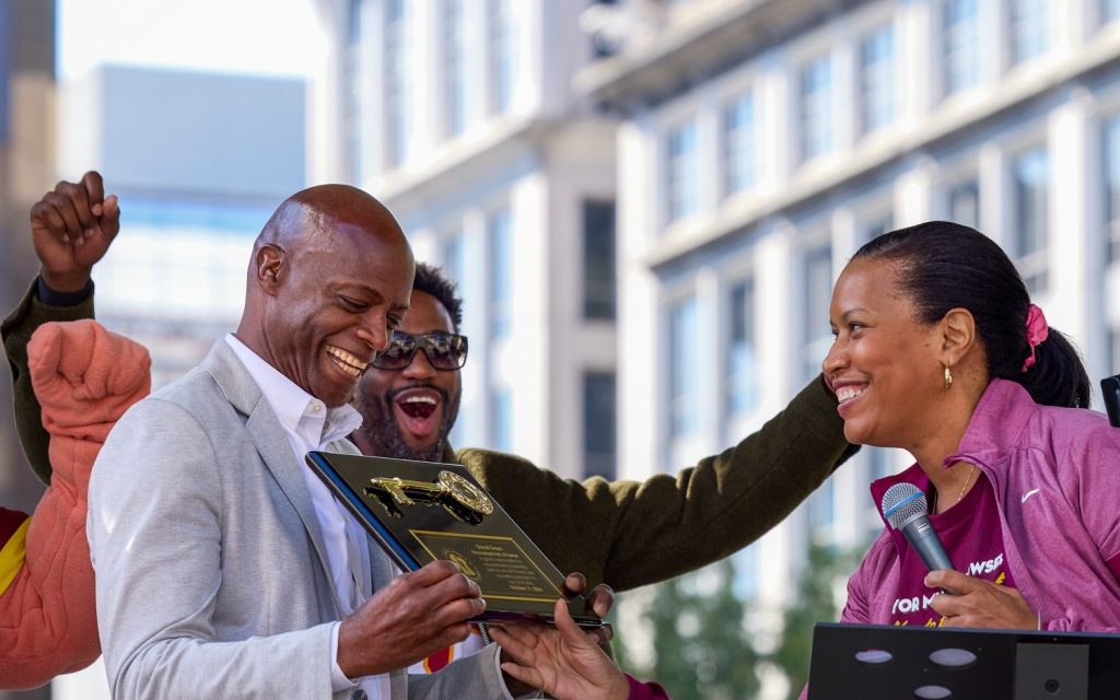 Darrell Green honored for 20-year legendary career, philanthropy with D C. Key to the City