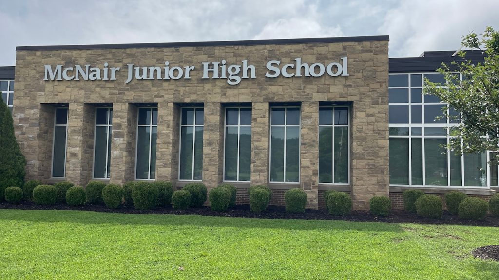 Alabama junior high student arrested after allegedly trying to bring guns to Huntsville school