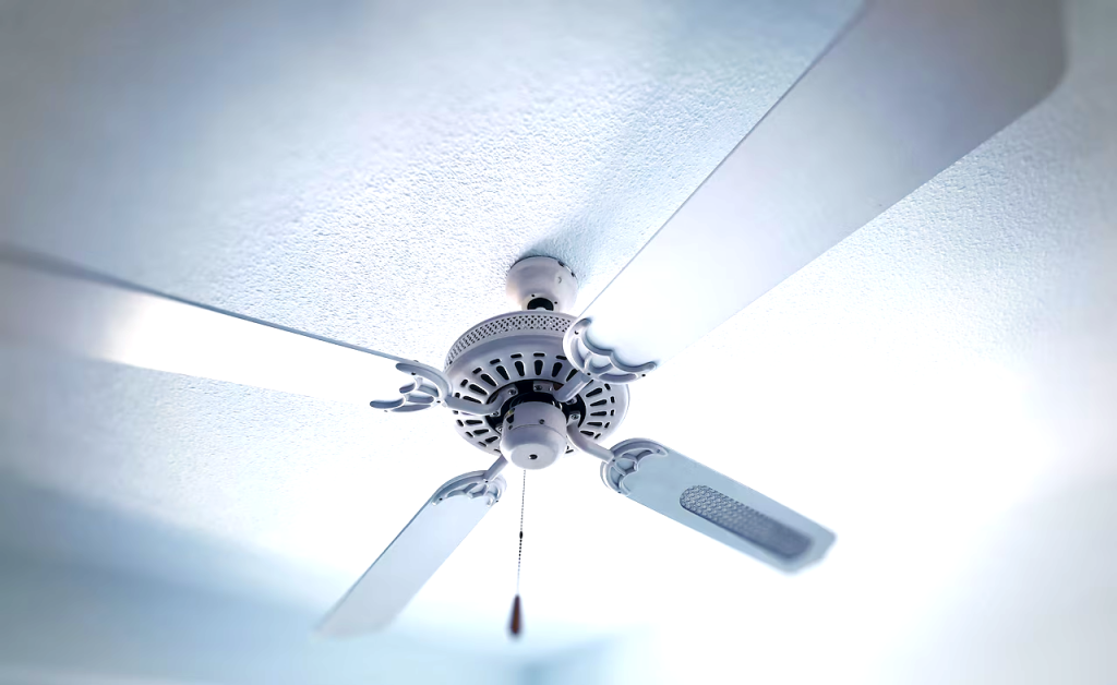 Which way should your ceiling fan turn in the winter to keep a room warm?