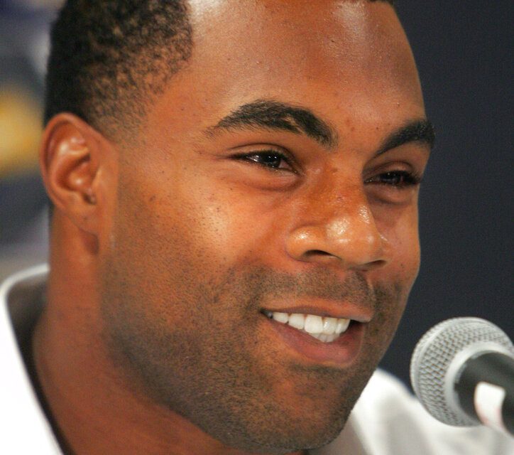 Baltimore Ravens legend Jamal Lewis brings fans together ahead of Super Bowl FanFest