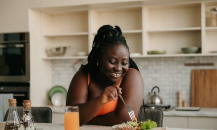 Eating with Ulcerative Colitis: A Black Nutritionist’s Guide to Safe & Delicious Foods