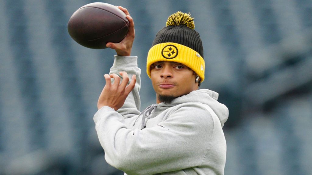 Jets and QB Justin Fields agree to a 2-year, $40 million deal, AP source says