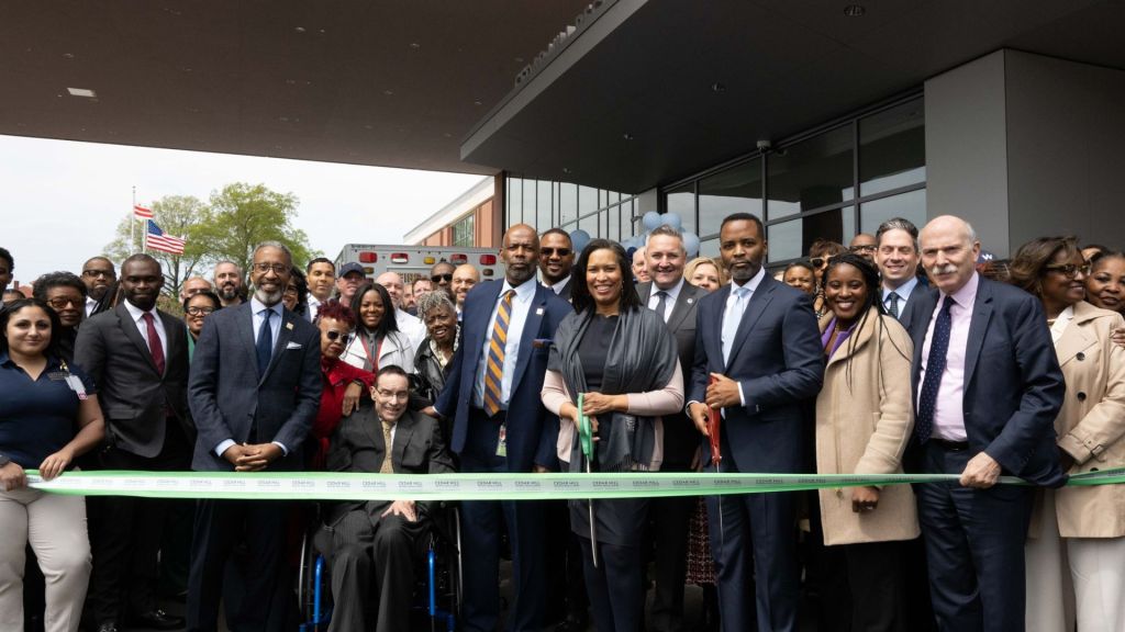Ward 8 celebrates opening of state-of-the-art medical center 
