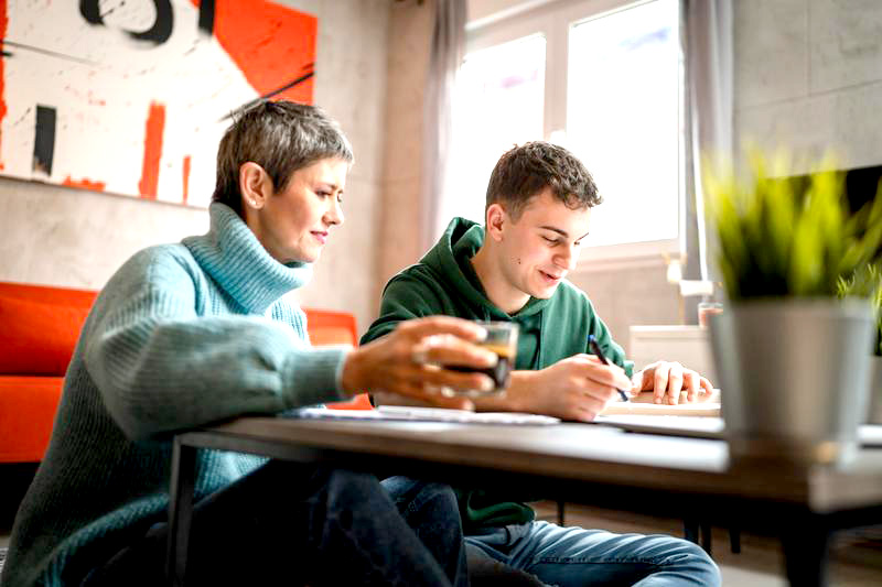Social Security Checks at Risk for Seniors Behind on Student Loan Payments