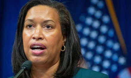 Bowser announces $570k in grants to support small businesses in D.C.