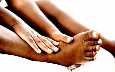 What Causes Feet and Ankles To Swell? 7 Main Reasons