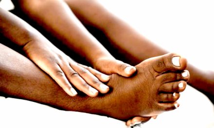 What Causes Feet and Ankles To Swell? 7 Main Reasons