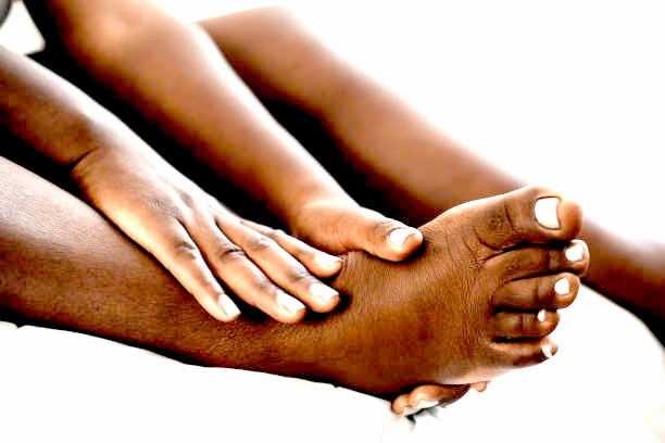 What Causes Feet and Ankles To Swell? 7 Main Reasons