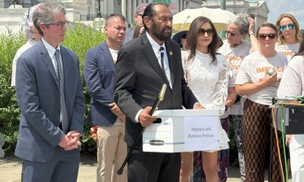 Rep. Al Green delivers impeachment petition as signatures near 1 million