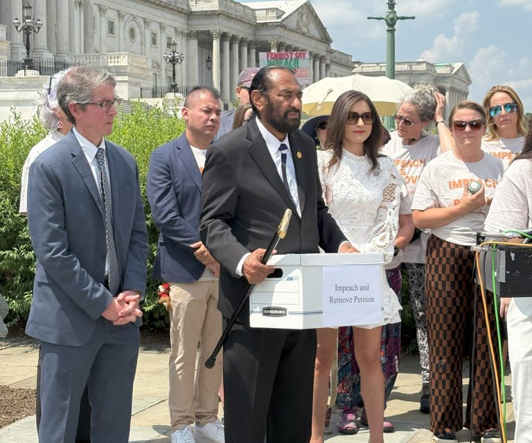 Rep. Al Green delivers impeachment petition as signatures near 1 million