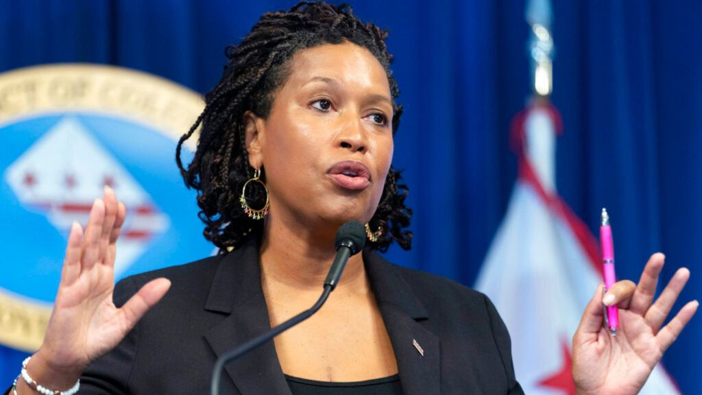 Mayor Bowser expands youth curfew with an eye to public safety 