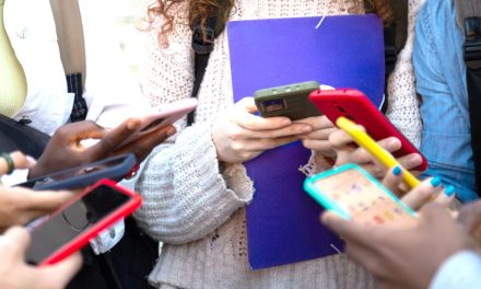 New Alabama Law Restricts Cellphones, Watches, and Earbuds in Classrooms