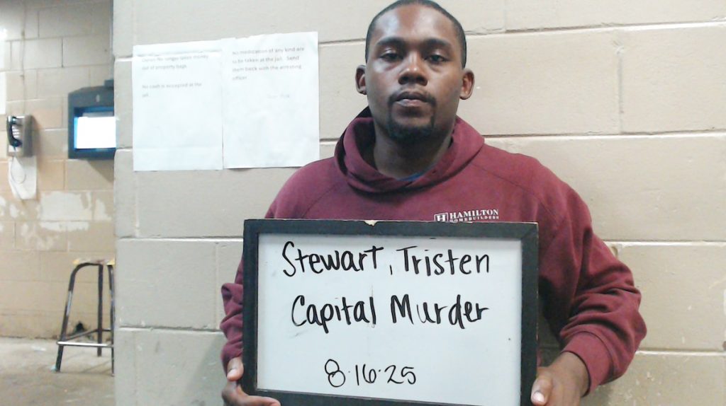 Alabama man waits hour to call 911 after son allegedly shot wife, 18-month-old girl, records state