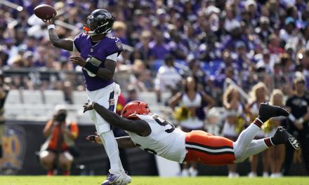 Jackson throws 4 TD passes, and the Ravens close strong in a 41-17 victory over the Browns
