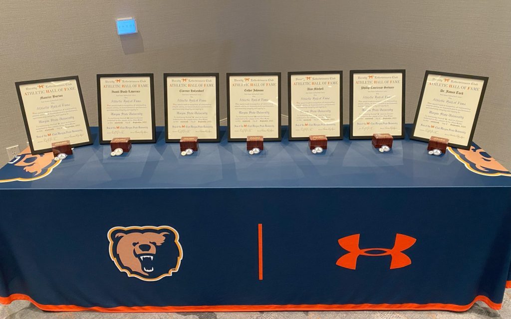 Historic MSU swim teams, star athletes recognized at Hall of Fame